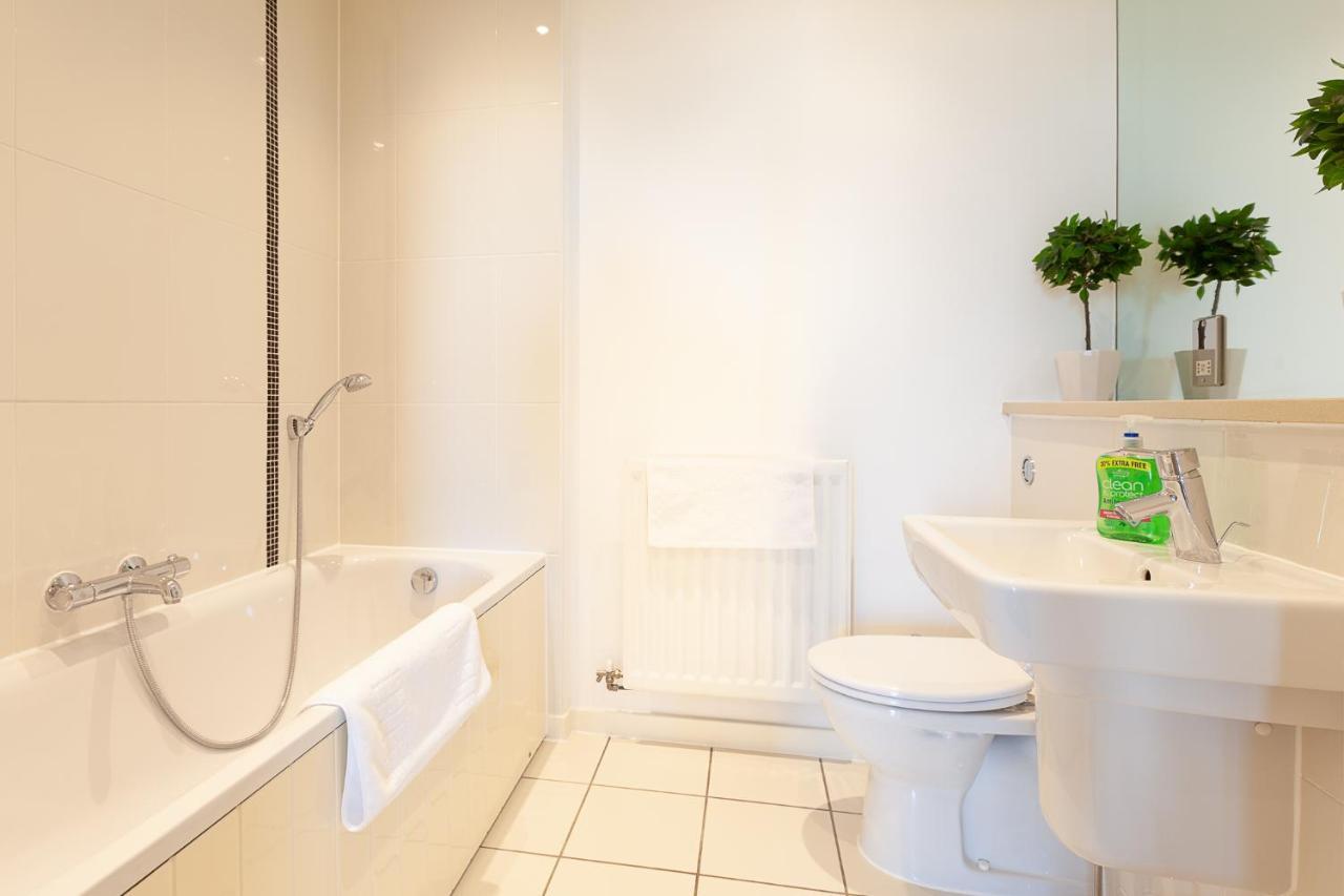 2 Bedroom 2 Bathroom Apartment In Central Milton Keynes With Free Parking And Smart Tv - Contractors, Relocation, Business Travellers Extérieur photo