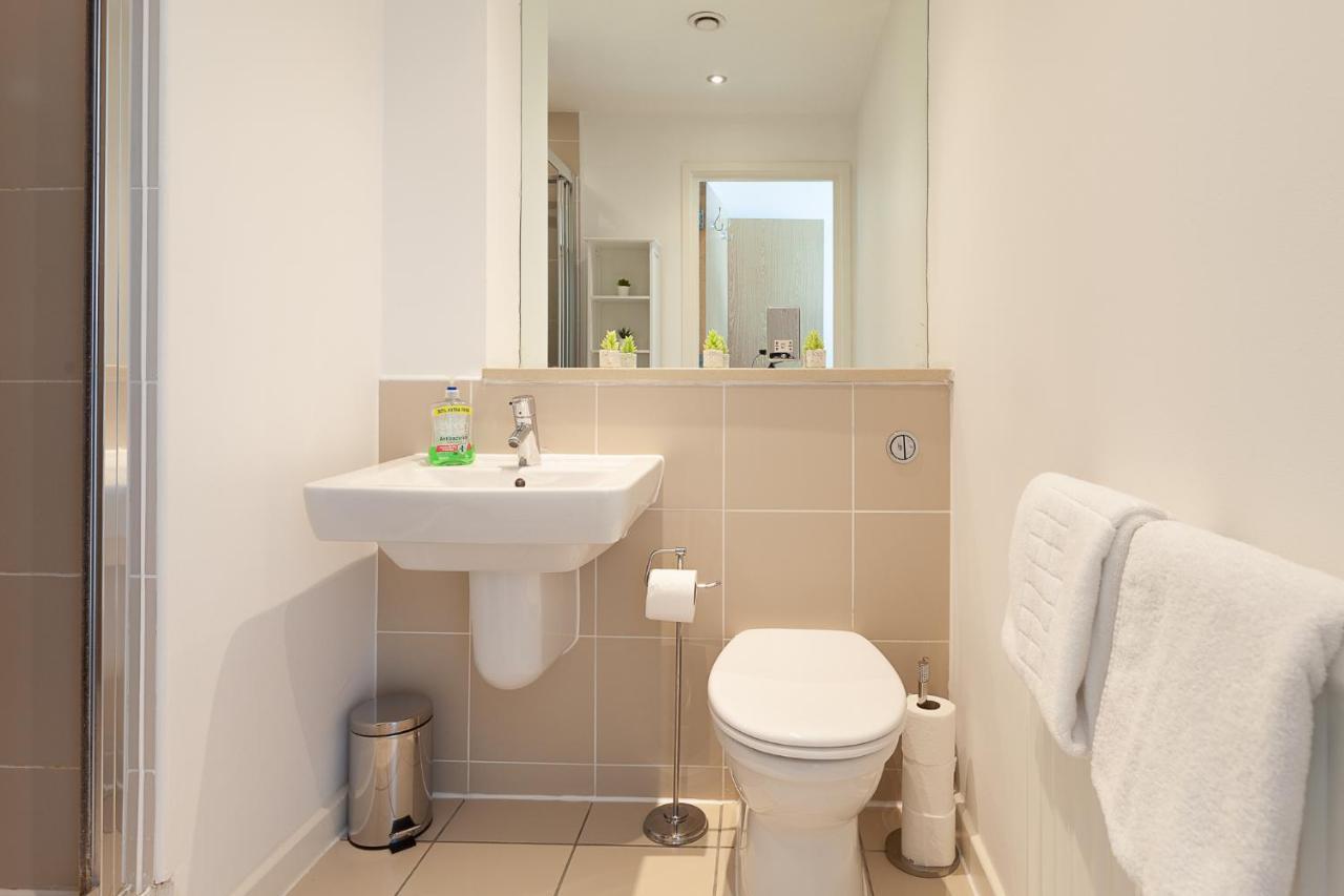 2 Bedroom 2 Bathroom Apartment In Central Milton Keynes With Free Parking And Smart Tv - Contractors, Relocation, Business Travellers Extérieur photo