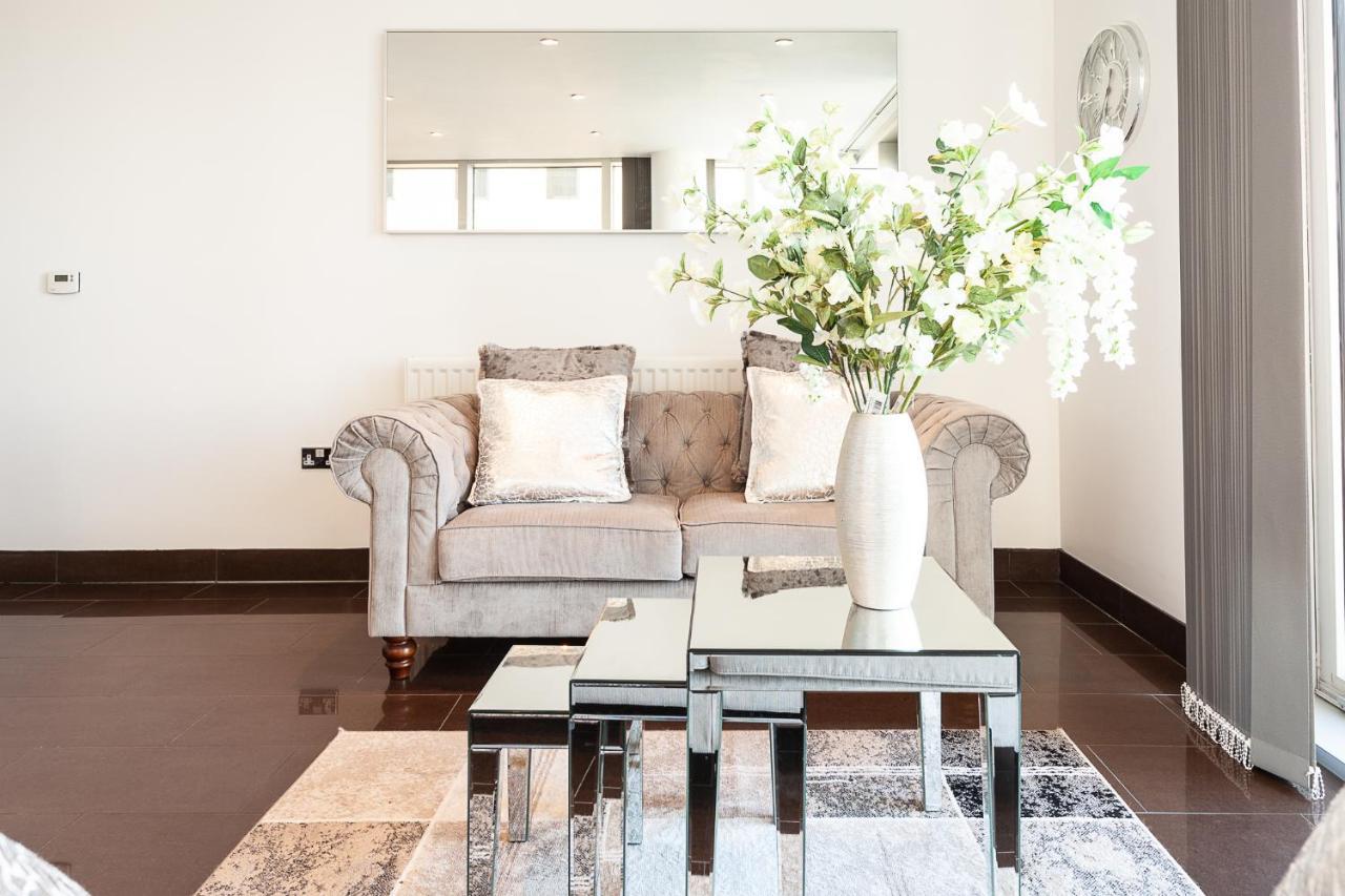 2 Bedroom 2 Bathroom Apartment In Central Milton Keynes With Free Parking And Smart Tv - Contractors, Relocation, Business Travellers Extérieur photo