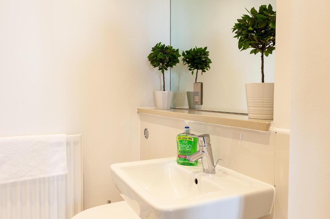 2 Bedroom 2 Bathroom Apartment In Central Milton Keynes With Free Parking And Smart Tv - Contractors, Relocation, Business Travellers Extérieur photo