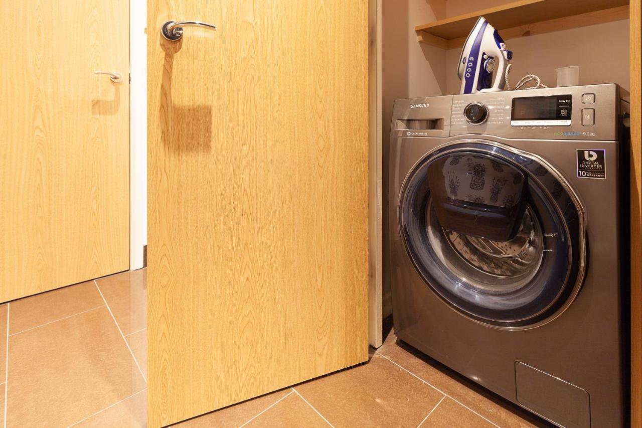 2 Bedroom 2 Bathroom Apartment In Central Milton Keynes With Free Parking And Smart Tv - Contractors, Relocation, Business Travellers Extérieur photo